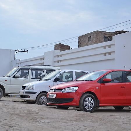 Hotel Bellevue Inn Ganganagar Екстер'єр фото